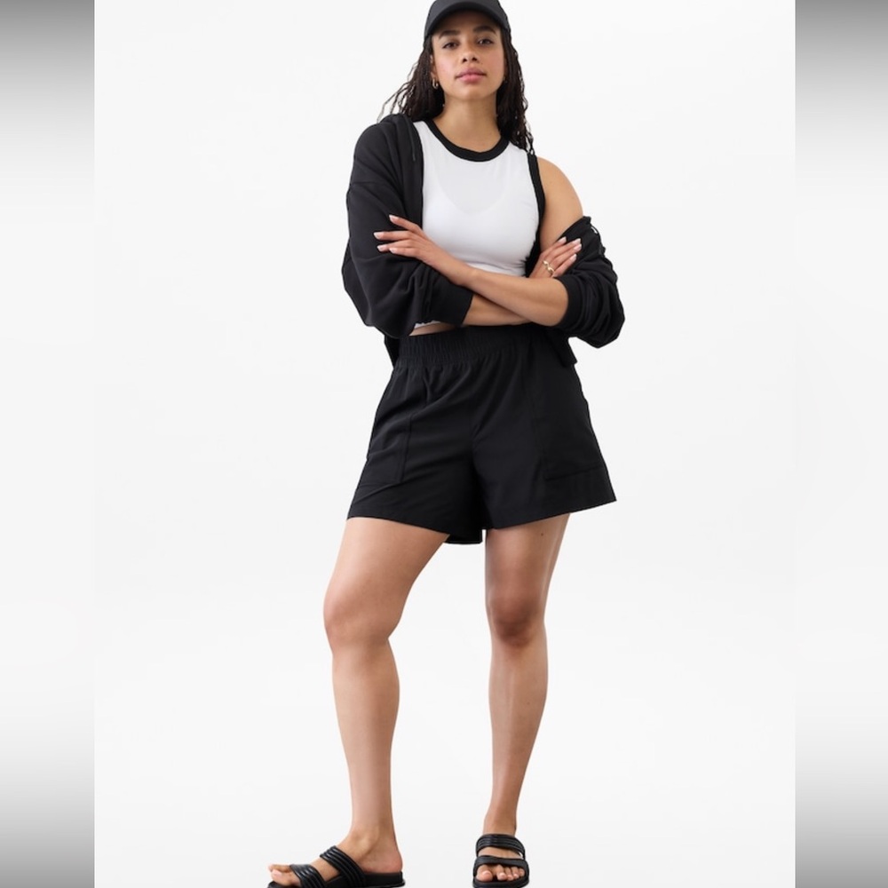Athleta High Rise Wayfind Shorts - Black -Size Small